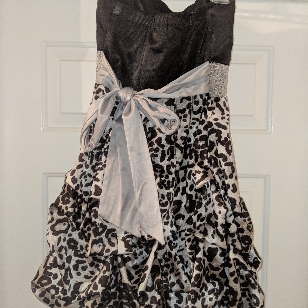 Formal dress - Picture 2 of 2